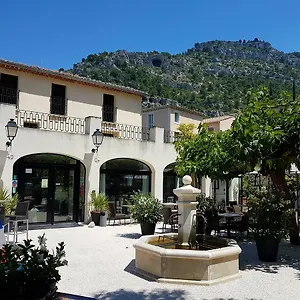 Hotel Restaurant Du Parc En Bord De Riviere, Fontaine-de-Vaucluse